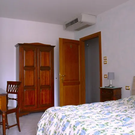 Della Pescheria Inn *